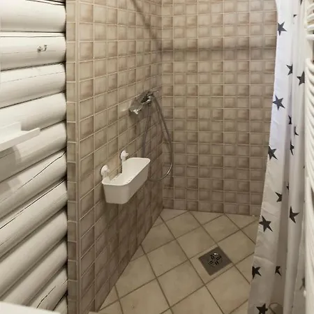 Csendliget Villas Abadszalok Lodge *